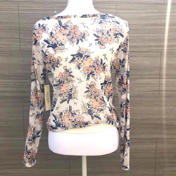 Floral blouse Size M New with tags - Picture 2 of 7